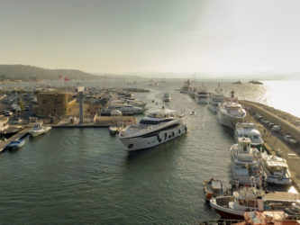 Port de St Tropez pour TF1 reportage/ drone shooting